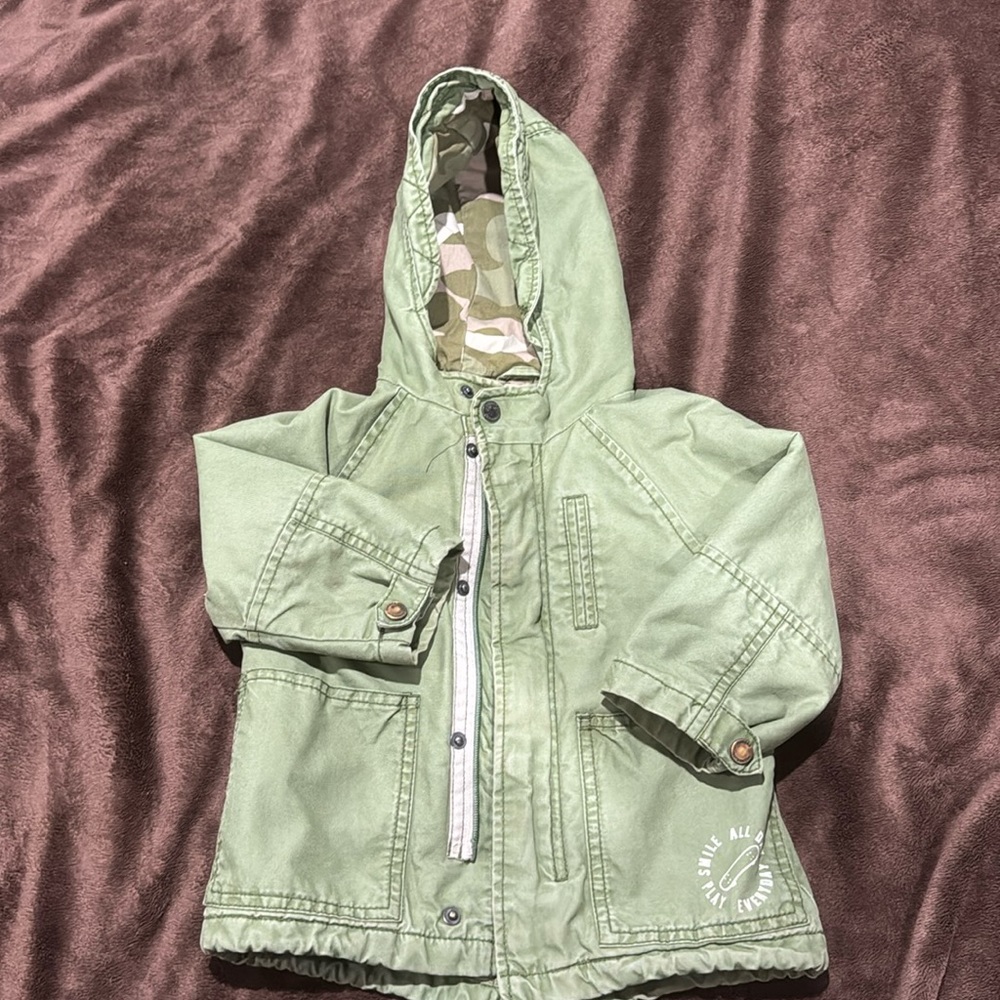 Zara jacket, 3 front pockets zipper and buttons.  No stains(1)